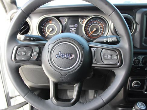 Used 2023 Jeep Gladiator Sport image 8