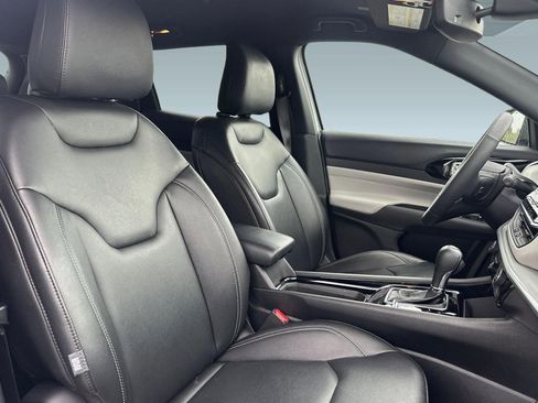 Used 2025 Jeep Compass Limited image 32