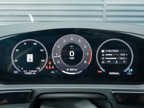 Certified 2024 Porsche Cayenne AWD/4WD image 25