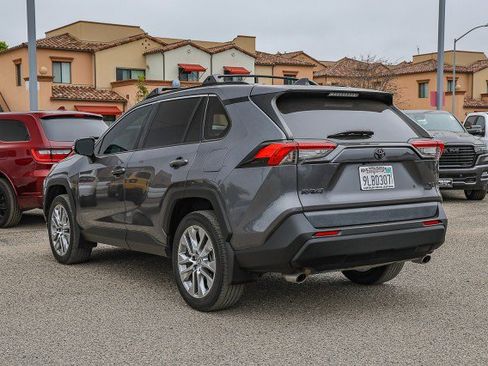 Used 2022 Toyota RAV4 XLE Premium FWD image 6