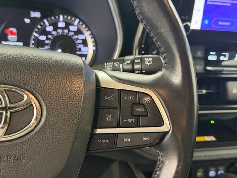 Used 2023 Toyota Highlander XLE AWD/4WD image 28