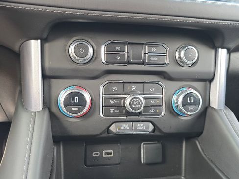 Used 2023 GMC Yukon XL SLE image 18