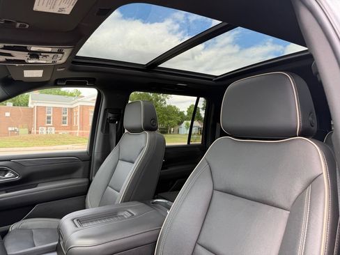 Used 2024 GMC Yukon XL SLT w/ SLT Premium Package AWD/4WD image 17
