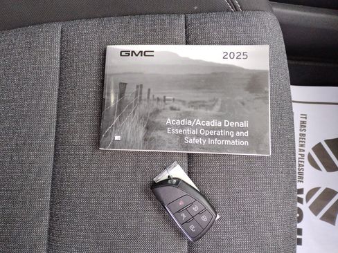 Used 2025 GMC Acadia Elevation image 37