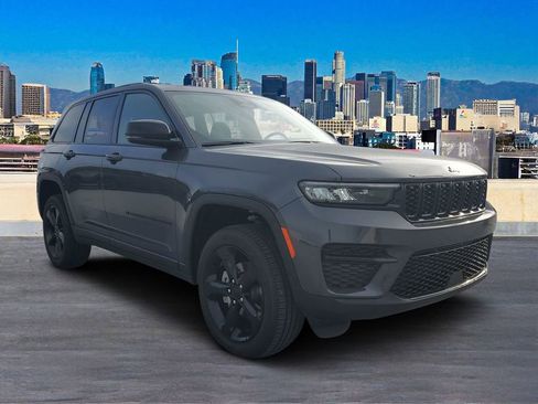 New 2025 Jeep Grand Cherokee Altitude image 3