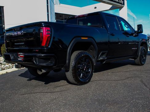 Used 2024 GMC Sierra 2500 AT4 w/ Technology Package image 5