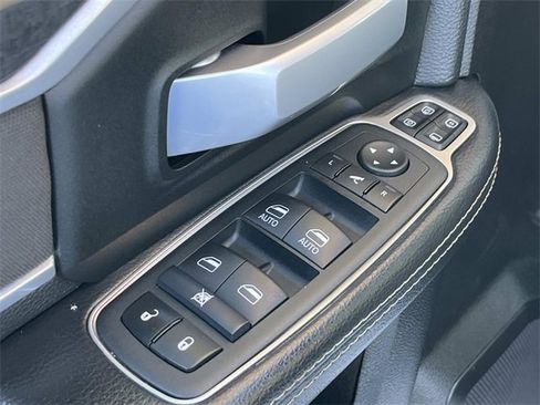 Used 2024 RAM 3500 Big Horn image 30