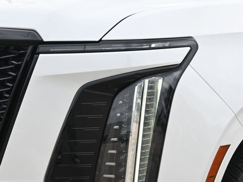 Certified 2025 Cadillac Escalade Sport Platinum w/ LPO, Floor Liner Package AWD/4WD image 27