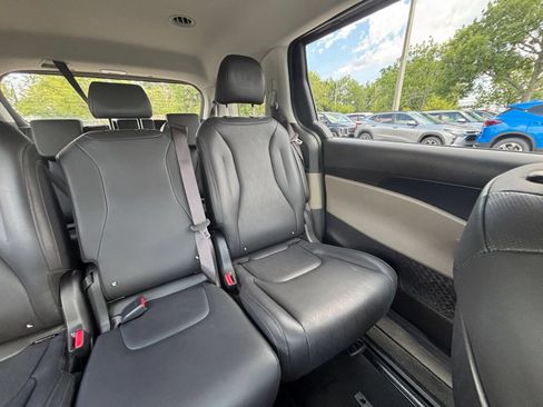 Used 2026 Kia Carnival FWD image 40