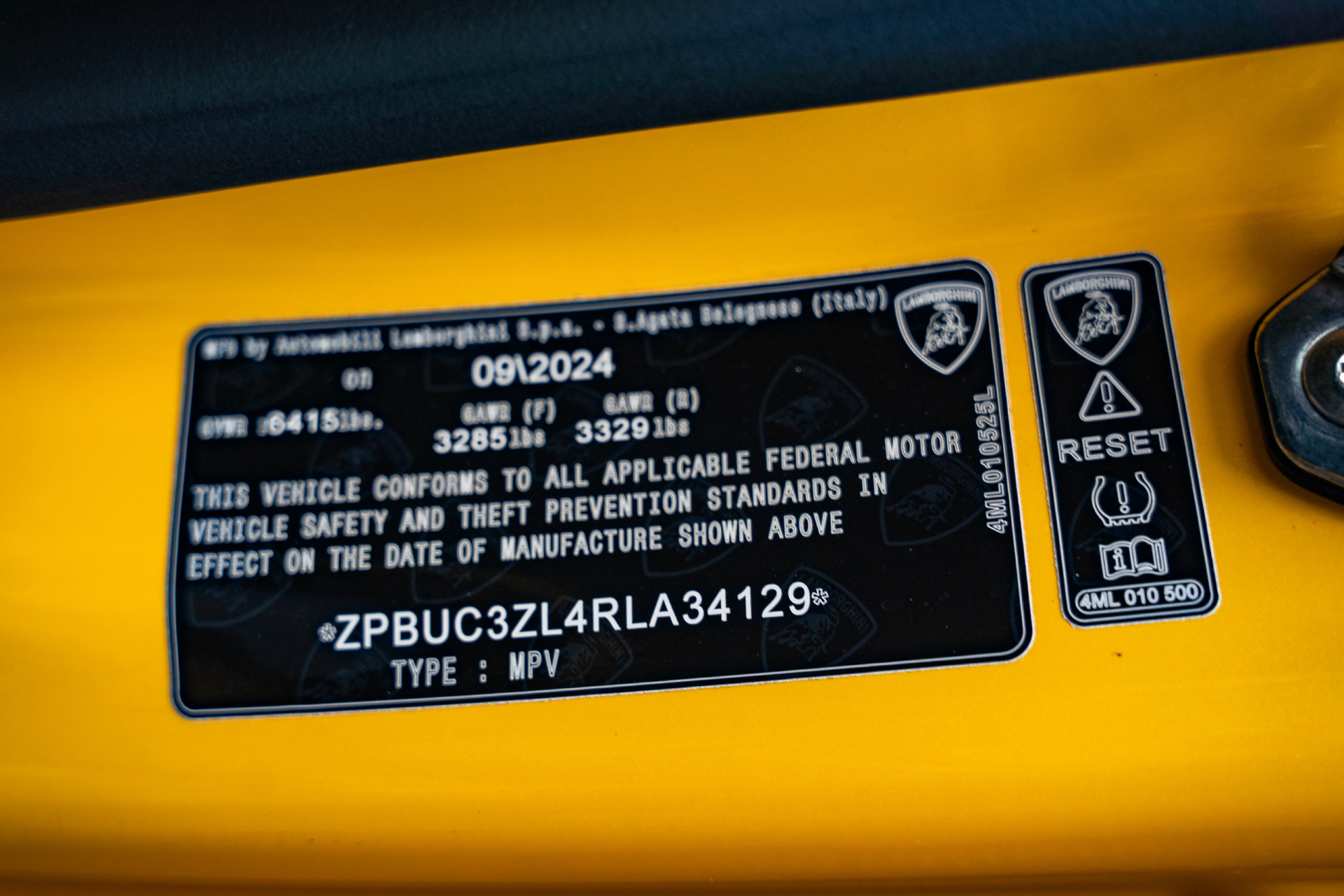 Used 2024 Lamborghini Urus Performante AWD/4WD image 40