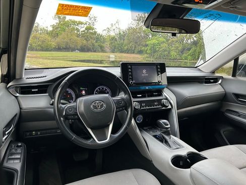 Used 2021 Toyota Venza LE image 12