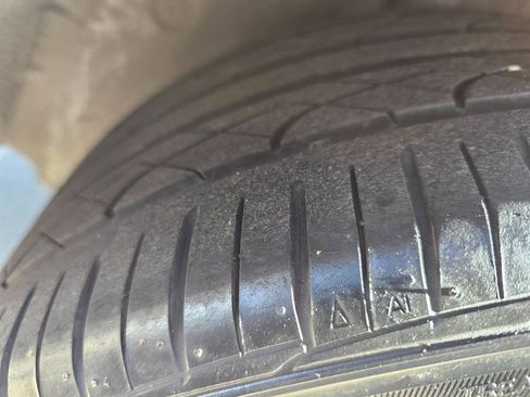 Used 2006 Chrysler Crossfire Limited RWD image 17