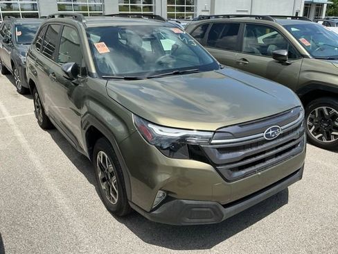 Used 2025 Subaru Forester Premium AWD/4WD image 3