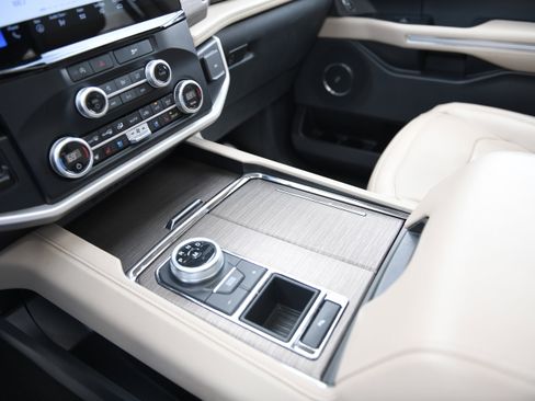 Used 2024 Ford Expedition Max Limited image 20