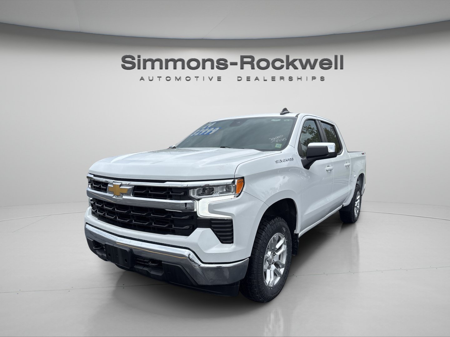 Used 2024 Chevrolet Silverado 1500 LT AWD/4WD image 2