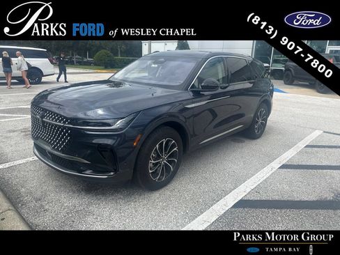 Used 2024 Lincoln Nautilus Premier AWD/4WD image 3