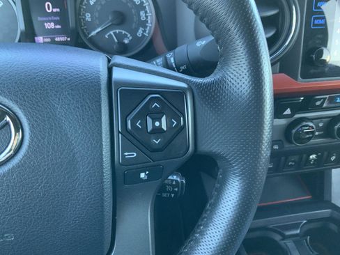 Used 2017 Toyota Tacoma TRD Off-Road image 30