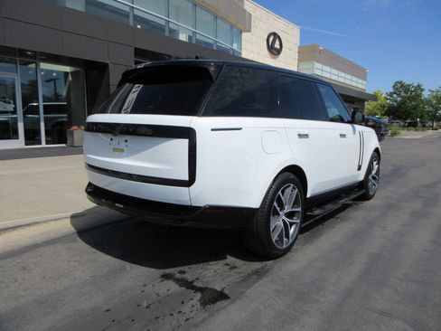 Used 2025 Land Rover Range Rover SE AWD/4WD image 8