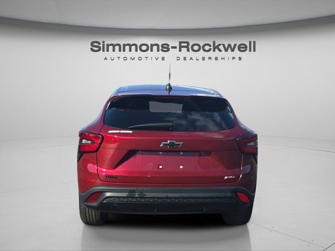 Used 2024 Chevrolet Trax RS w/ Sunroof Package image 6