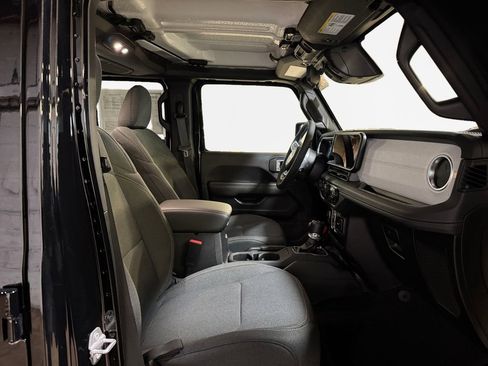 Used 2025 Jeep Wrangler Unlimited Sahara w/ Safety Group image 26