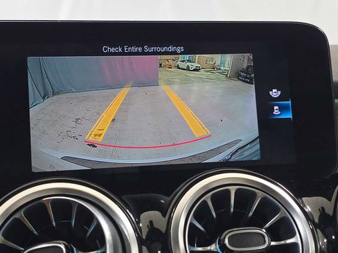 Certified 2022 Mercedes-Benz GLB 250 4MATIC image 30