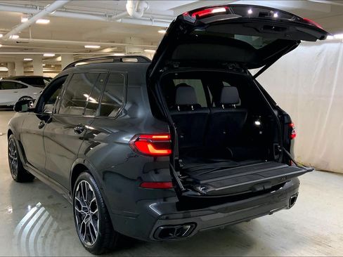 Used 2025 BMW X7 M60i AWD/4WD image 34