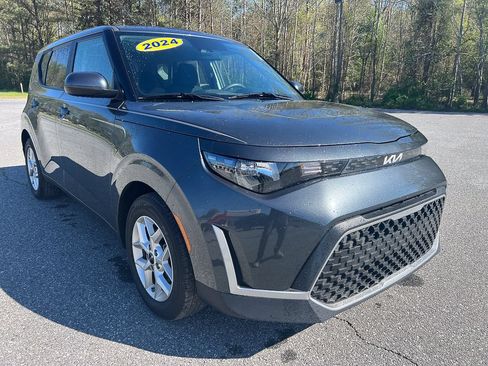 Used 2024 Kia Soul LX w/ Option Group 015 FWD image 9