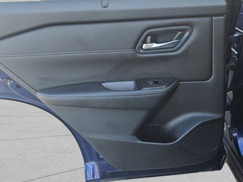Certified 2025 Nissan Rogue SL w/ Tech Package AWD/4WD image 18