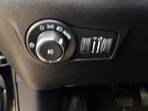 Used 2023 Jeep Compass Latitude w/ Sun and Sound Group AWD/4WD image 28