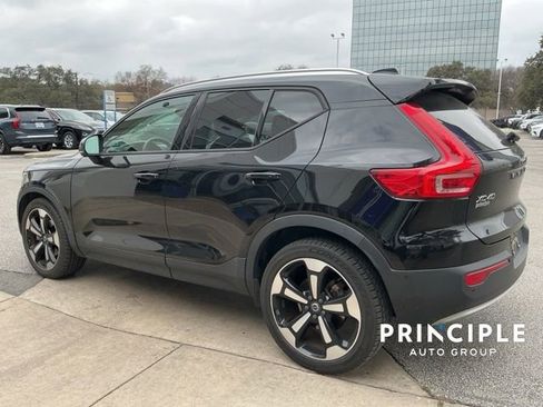 Used 2019 Volvo XC40 T5 Momentum image 4