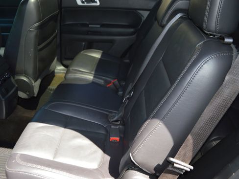 Used 2013 Ford Explorer XLT FWD image 20