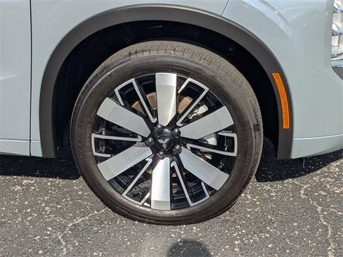 Used 2025 Mitsubishi Outlander SEL image 10