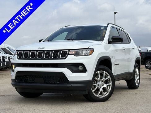 Used 2023 Jeep Compass Latitude image 2