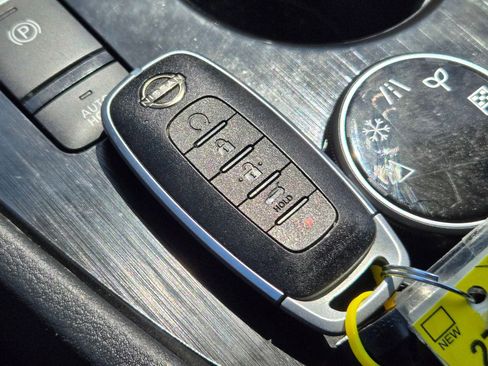 Used 2024 Nissan Rogue SV AWD/4WD image 34