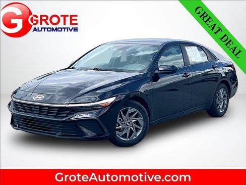Used 2024 Hyundai Elantra SEL FWD image 1