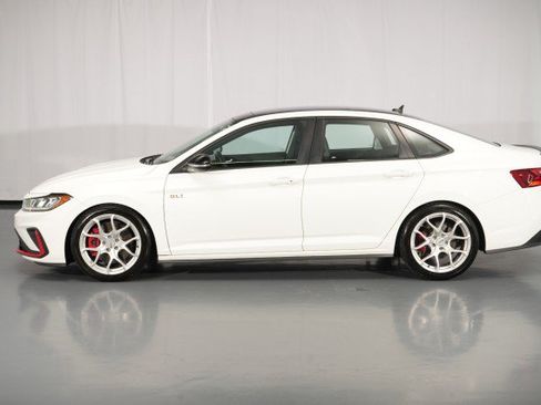 Used 2025 Volkswagen Jetta GLI Autobahn FWD image 2