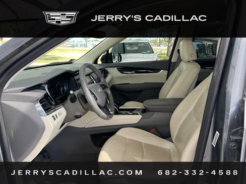 Used 2022 Cadillac XT6 Premium Luxury FWD image 7