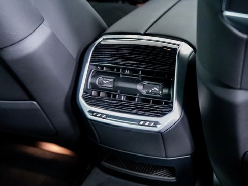 Used 2025 BMW 740i w/ Premium Package image 54