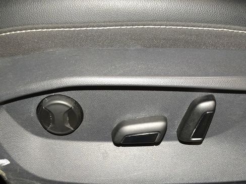 Used 2022 Volkswagen Taos SE w/ Panoramic Sunroof Package image 20