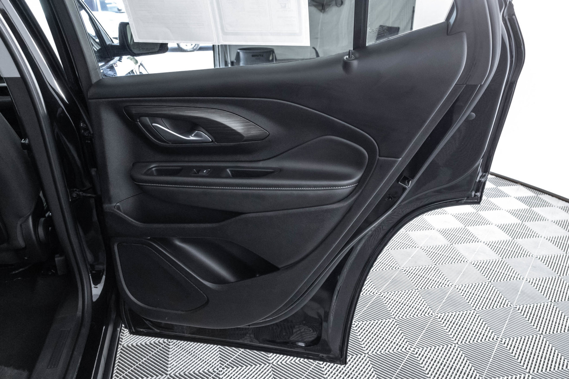 Used 2024 GMC Terrain SLE AWD/4WD image 39