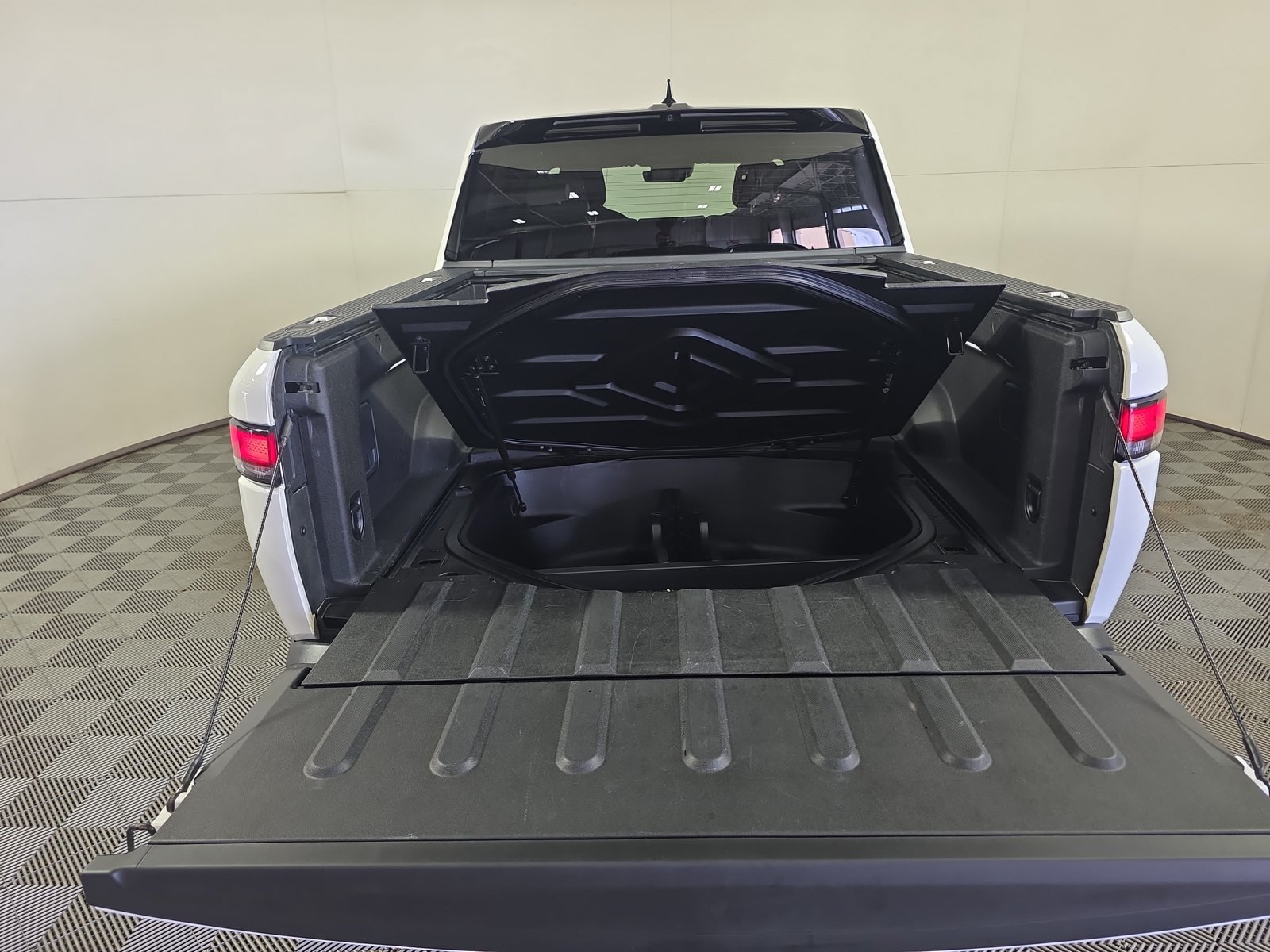 Used 2023 Rivian R1T Adventure Quad AWD/4WD image 15