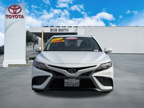 Certified 2022 Toyota Camry SE image 3