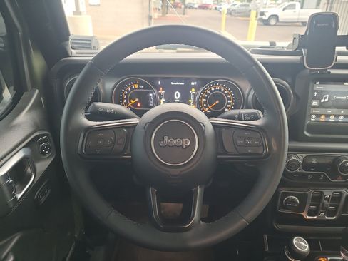 Used 2023 Jeep Gladiator Sport AWD/4WD image 17