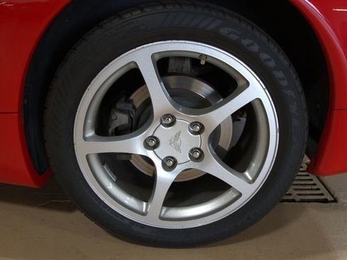 Used 2000 Chevrolet Corvette Coupe w/ Roof Pkg image 28