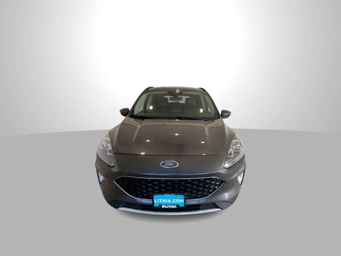 Used 2020 Ford Escape Titanium image 3