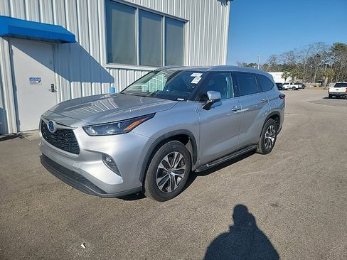 Used 2022 Toyota Highlander XLE image 1