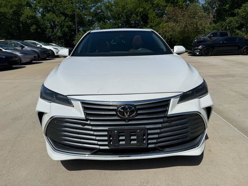 Used 2019 Toyota Avalon Limited w/ Advanced Safety Package FWD image 2
