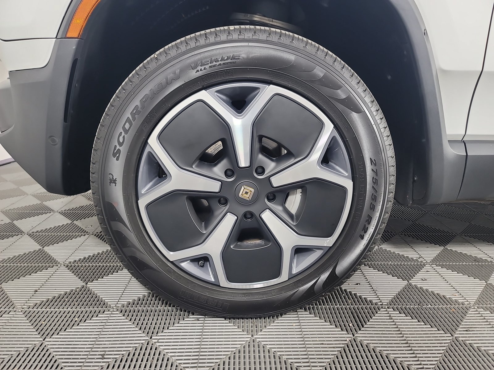 Used 2023 Rivian R1T Adventure Dual AWD/4WD image 9