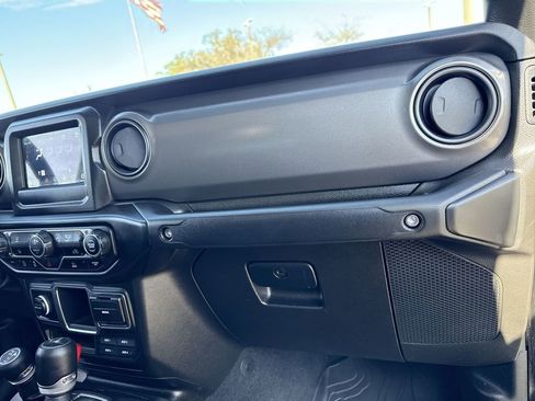 Used 2023 Jeep Gladiator Sport w/ Off Road Group image 27