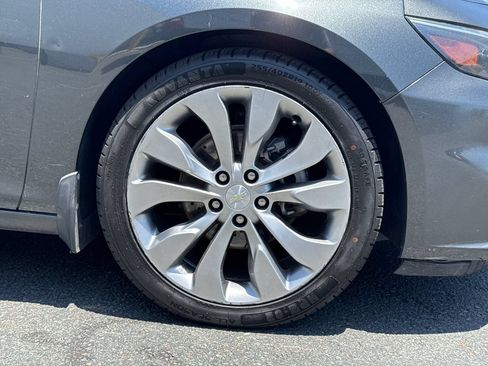 Used 2018 Chevrolet Malibu Premier w/ Premier Sun and Wheel Package FWD image 7